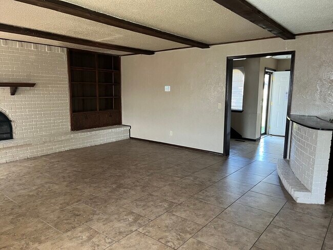 Foto del edificio - 2 Story Duplex in Putnam City Schools