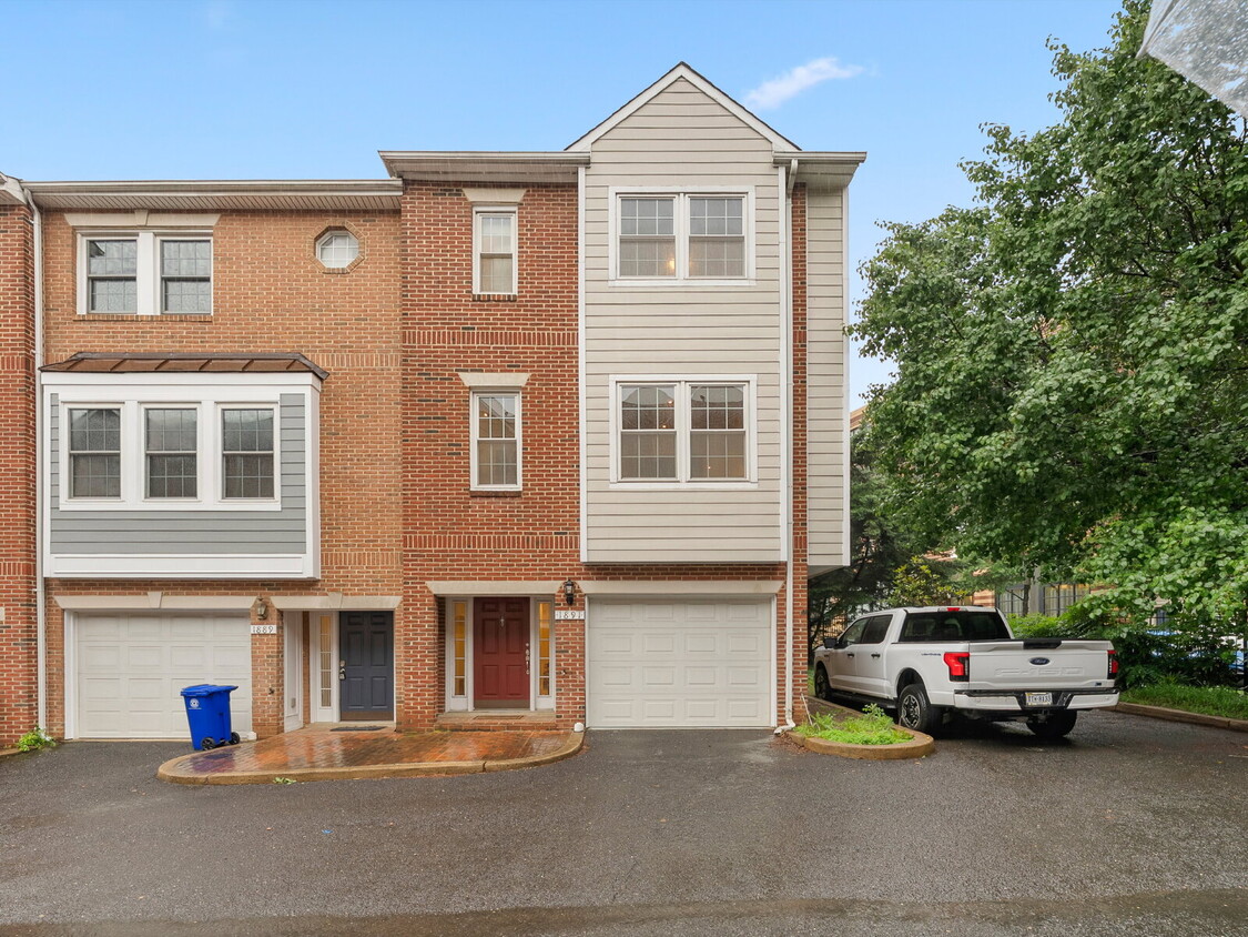 Primary Photo - "Spacious 3-Bedroom Townhouse Retreat with...