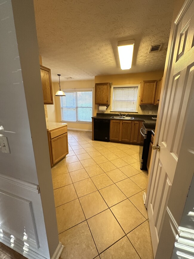 Kitchen - 2562 Plymouth Way
