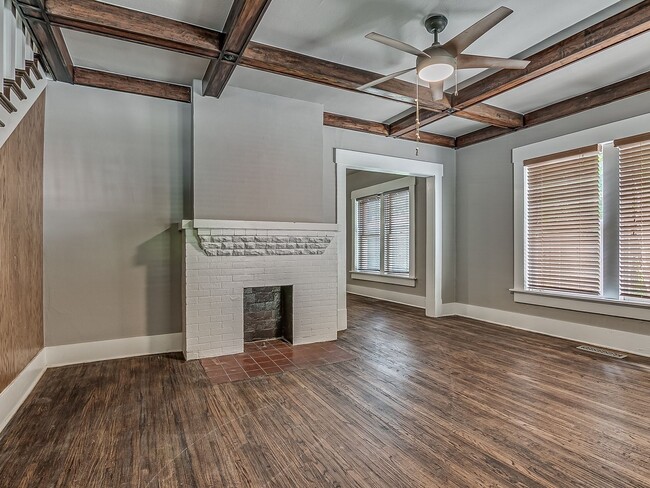 Foto del edificio - Charming Updated Mesta Park Duplex - New S...