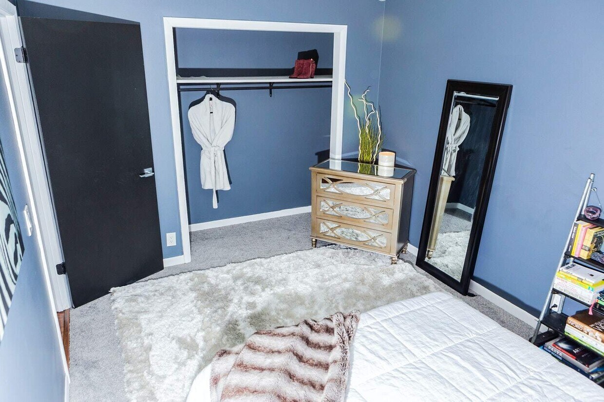 Foto principal - **APPLICATIONS PENDING** Stylish 2 Bed Tow...
