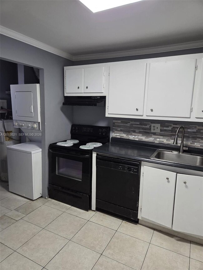 Building Photo - 8040 N Colony Cir