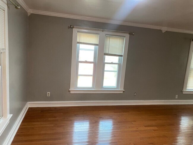 Building Photo - 152 Olivia St