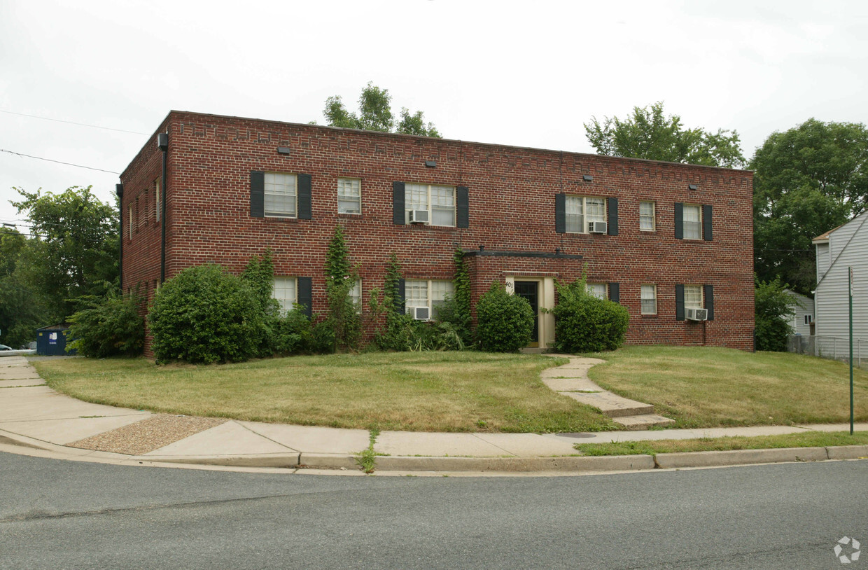 Foto del edificio - 401 S Courthouse Rd