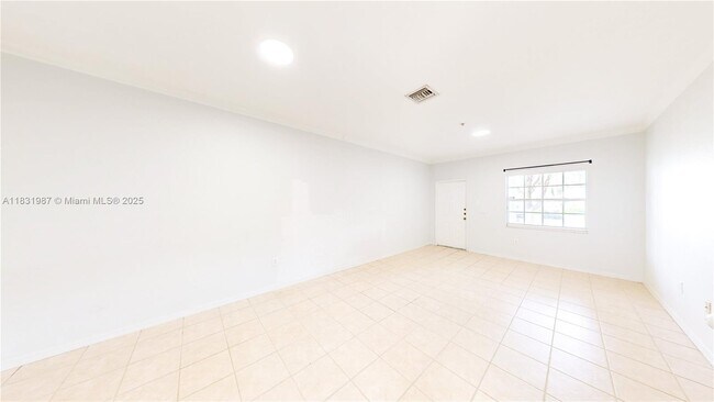 Foto del edificio - 5660 NW 115th Ct