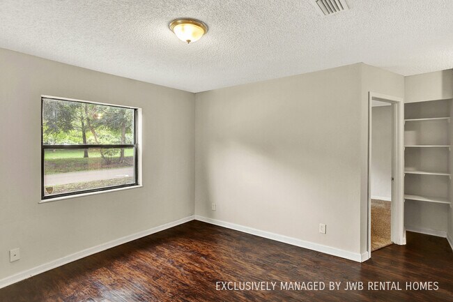 Foto del edificio - 353 Thompson St