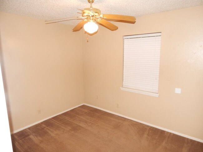 Building Photo - Cozy 3 Bedroom Home w/Shop in Whitehouse ISD!