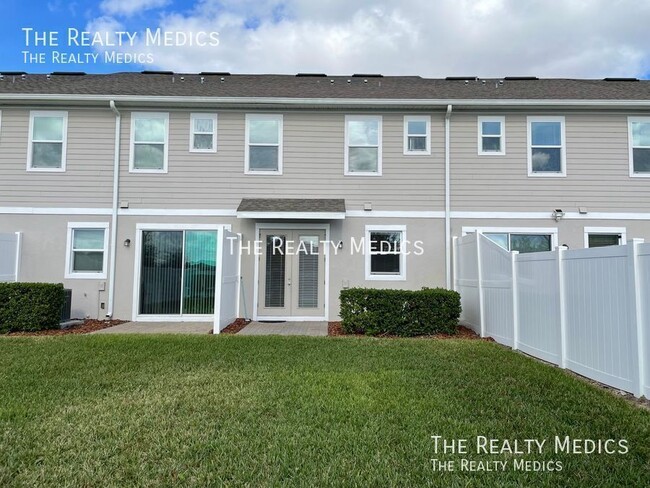 Foto del edificio - 3 BEDROOM/ 2 BATHROOM TOWNHOME IN ORLANDO