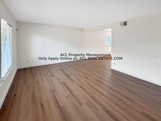 Building Photo - Spacious & Upgraded 4-Bedroom Townhouse in North Fremont!