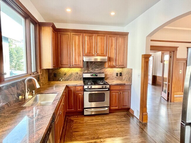 Building Photo - Lovingly Updated 2BR/1BA West Portal Home!...