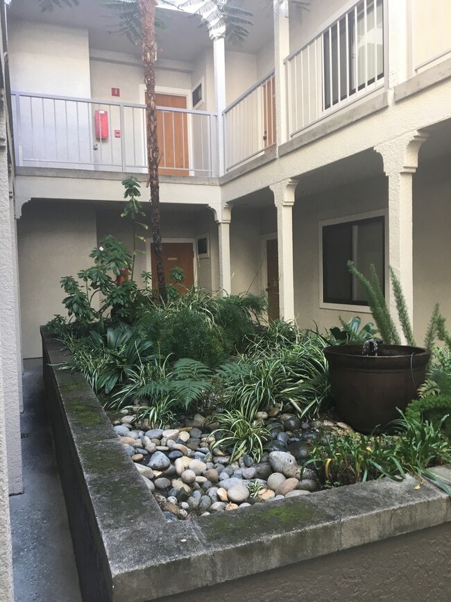 Foto del edificio - 615 Ansel Rd
