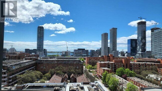 Photo du bâtiment - 158 Front St E