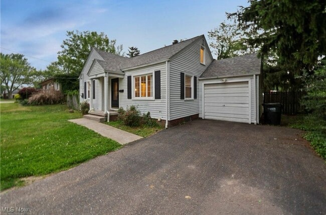 Building Photo - Newly Renovated Home in North Canton