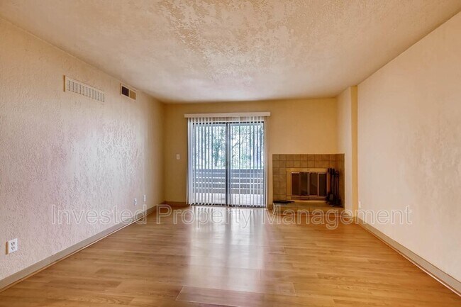 Building Photo - 479 Wright St