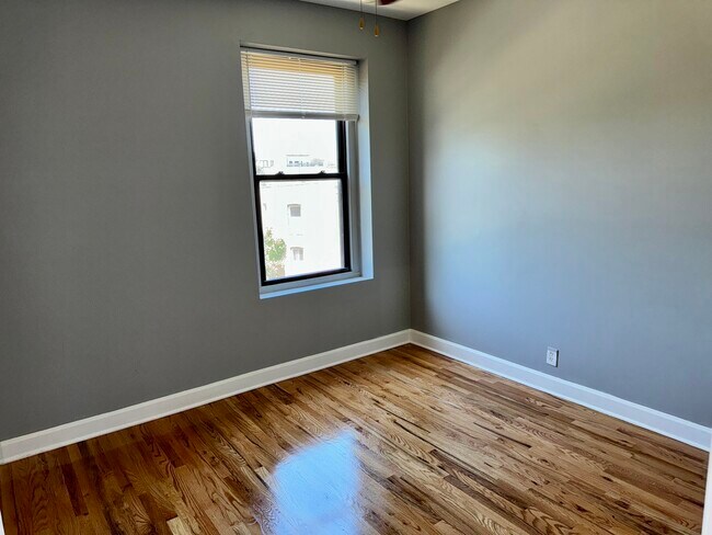 Building Photo - 4949 S Calumet Ave
