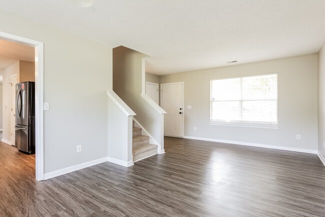Building Photo - 110 Granary Dr