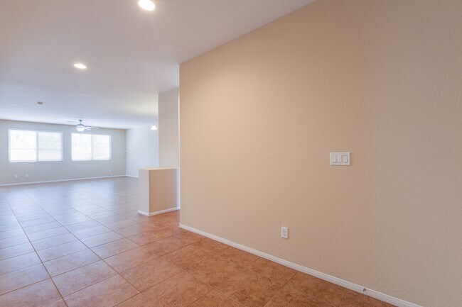 Foto del edificio - 10119 Amana Oaks Ave