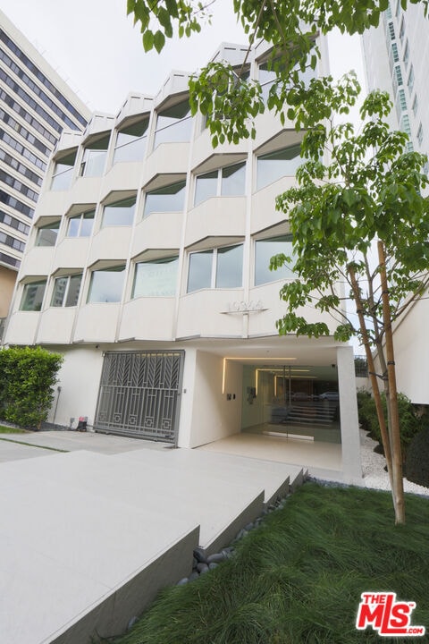 Building Photo - 10366 Wilshire Blvd