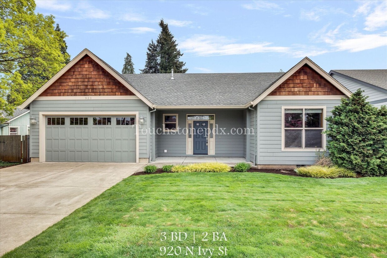 Primary Photo - Radiant 3-bedroom Home in Downtown Canby