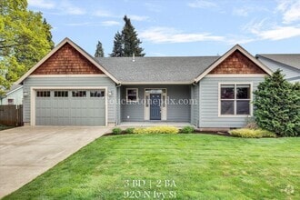 Building Photo - 920 N Ivy St