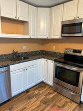 Building Photo - 585 Park Rd