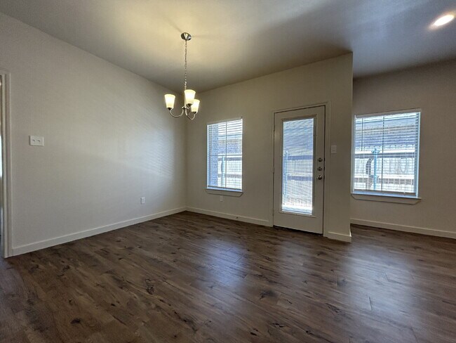 Foto del edificio - MOVE IN SPECIAL - Beautiful 3/2 Located Directly East Of Cooper East Elementary