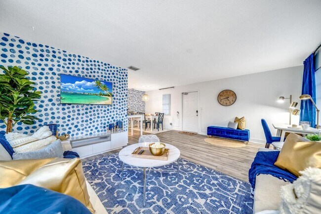 Building Photo - 376 Sunshine Dr