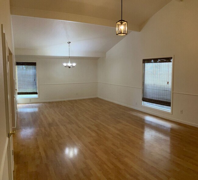 Building Photo - 1206 Mt Vernon Dr