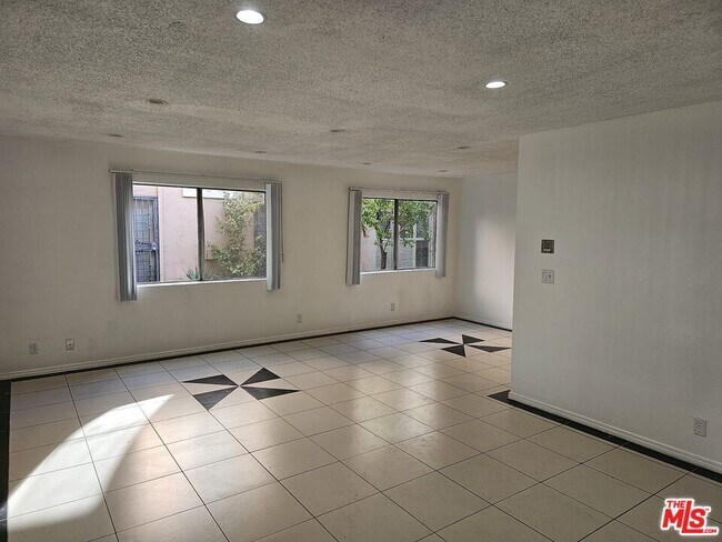 Building Photo - 1240 Flores St