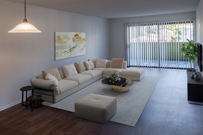 Foto del edificio - 1255 N Orange Dr