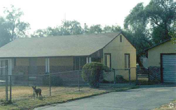Building Photo - 11630 Holmes Ave