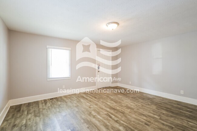 Foto del edificio - 1805#1807 Columbia Avenue, 45042; #702445 - 702445