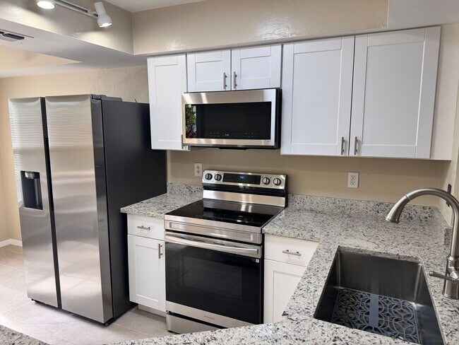 Foto del edificio - ANNUAL RENTAL - 2/2 CONDO IN PINE HAVEN WI...
