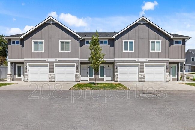 Building Photo - 447 2nd Ave