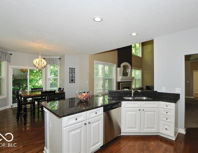 Foto del edificio - 14080 Plantation Wood Ln