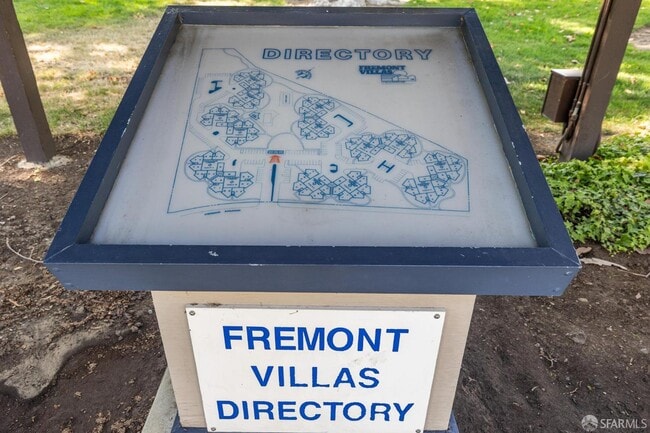 Foto del edificio - 1910 Barrymore Common