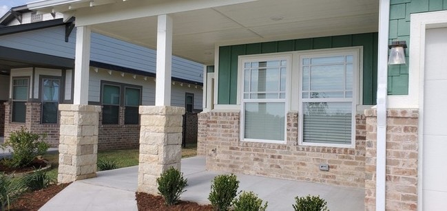 Building Photo - 6517 Bent Wood Villas Dr