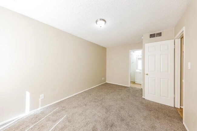 Foto del edificio - 6934 W Haven Ave