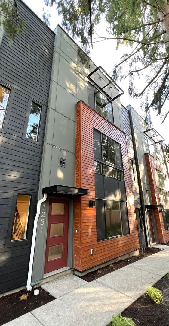 Foto del edificio - Modern 3Bed/2Bath PLUS 2 car garage Townhome in Bellevue!