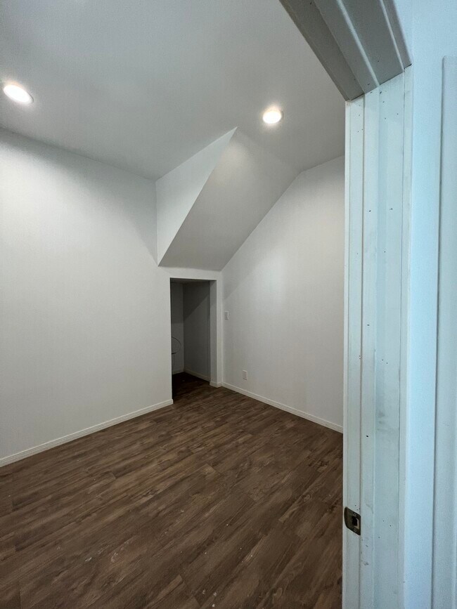 Building Photo - 555 North La Cadena Drive, Unit 1