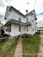 Building Photo - 323-325 S Cherry St