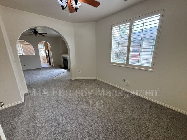 Photo - 212 Caleb Dr House