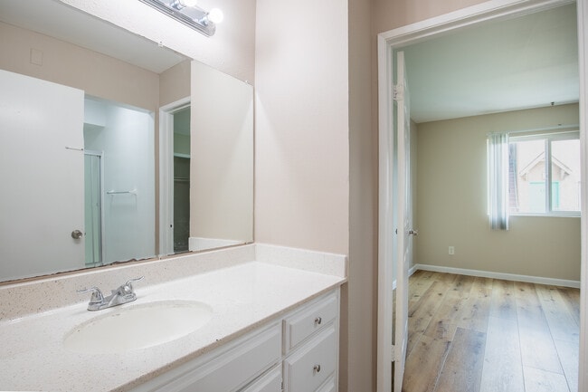 Foto del edificio - Van Nuys Apartments