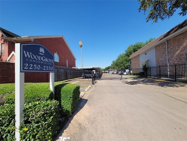 Foto del edificio - 2250 Bering Dr