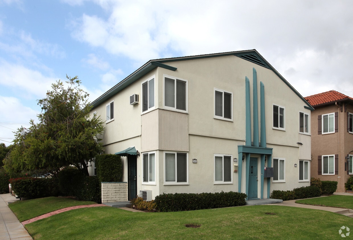 Primary Photo - Crown Apartments