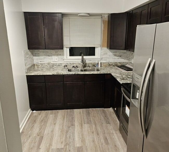 Foto del edificio - 4652 Custer Ave