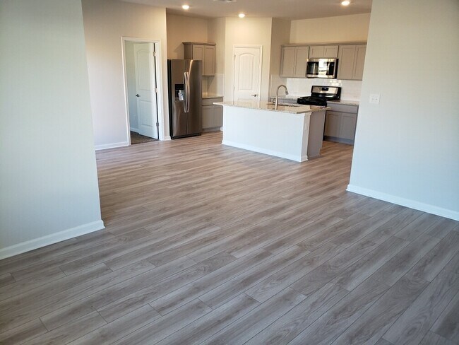 Building Photo - 2085 Westfield Ave