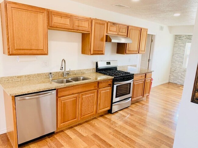 Building Photo - Spacious Home Located in Rio Rancho