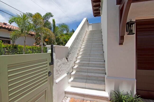 Building Photo - 241 Almeria Rd