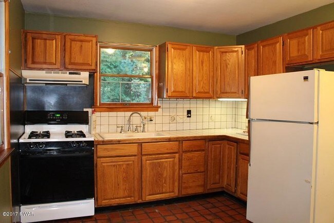 Building Photo - 563 Huckleberry Rd